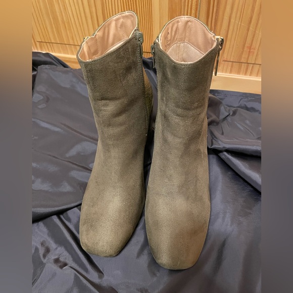 JOURNEE Olive Green Snake Skin booties Women’s Size 10 - Picture 4 of 11